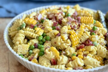 pastasalat med karrydressing
