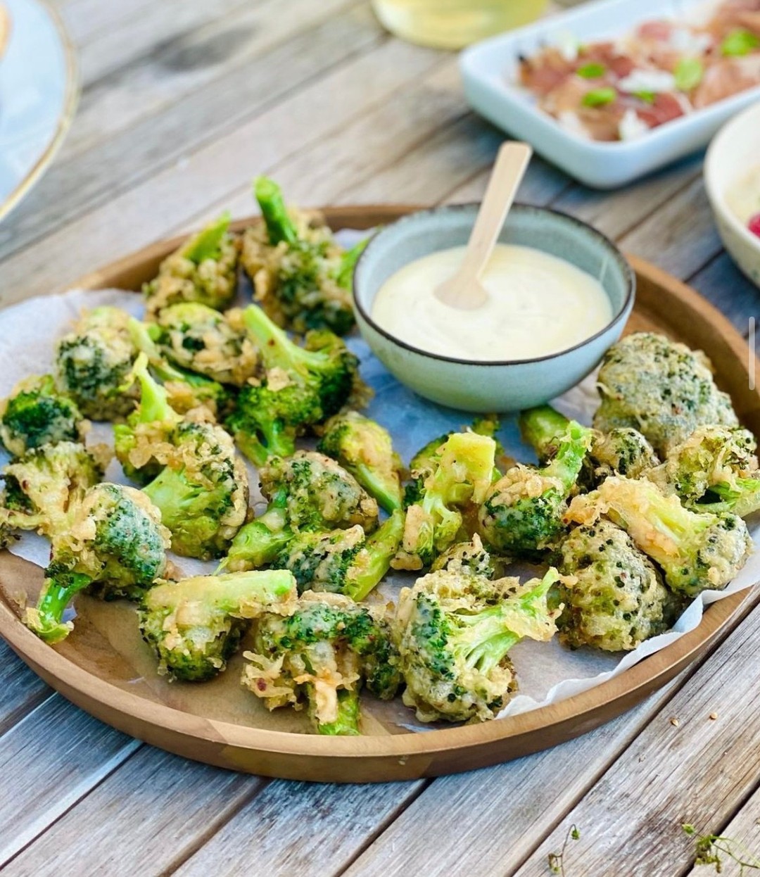 😍Dybstegt broccoli - smager virkelig godt 😍
Okay venner, I har sikkert fået dybstegte rejer, forårsruller osv. 

Men hvis ikke I har smagt dybstegt broccoli, så kan det altså virkelig anbefales.

En virkelig lækker tilføjelse til tapas eller som snack🥦

#godtno #instafood #deldinmad #svenskmat #børnevenligmad #dinner #abendessen #tapas #middag #snack #sundmad #nrkmat #aftensmad #appetizer #nemmad #broccoli