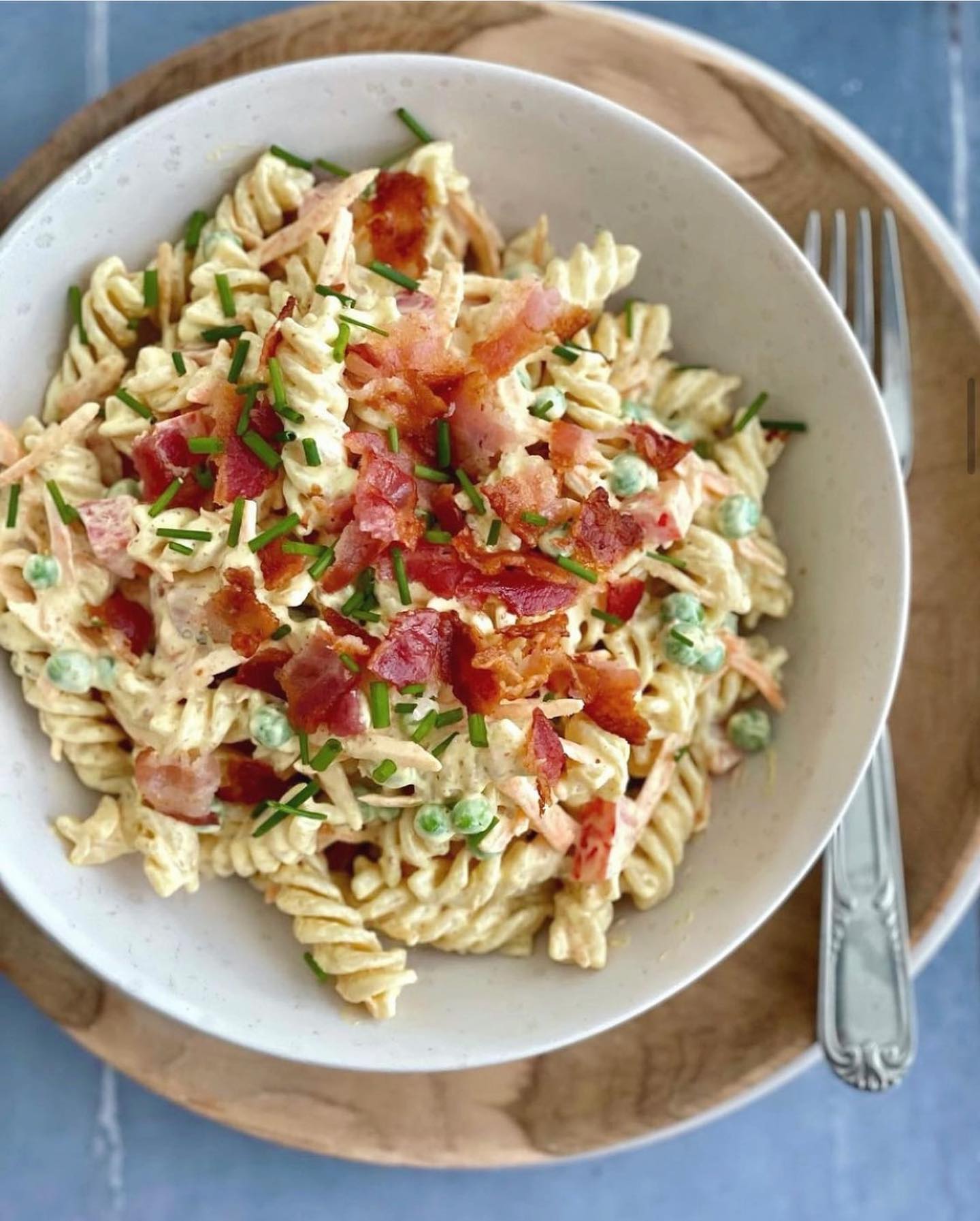 ☀️ Pastasalat med karrydressing og bacon ☀️

Det her er en klassisk pastasalat med en lækker karrydressing. Den kan både bruges som tilbehør til eks et kyllingebryst eller grillmad 🙃

Et stort hit herhjemme, som både er nem og lækkert 👌

💡Husk at du kan gemme billedet nederst i højre hjørne på bogmærket 
💡Opskriften kan findes på www.madmusen.dk søg blot på “pastasalat” eller benyt midlertidigt link i bio 

#aftensmad #deldinmad #dinner #middag #sundmad #sunnmat #healthyfood #salad #salat #pastasalad #pastasalat #nrkmat #godtno #børnevenligmad #svenskmat #grill #nemmad #hverdagsmad #instafood #kylling #chicken #grillmad