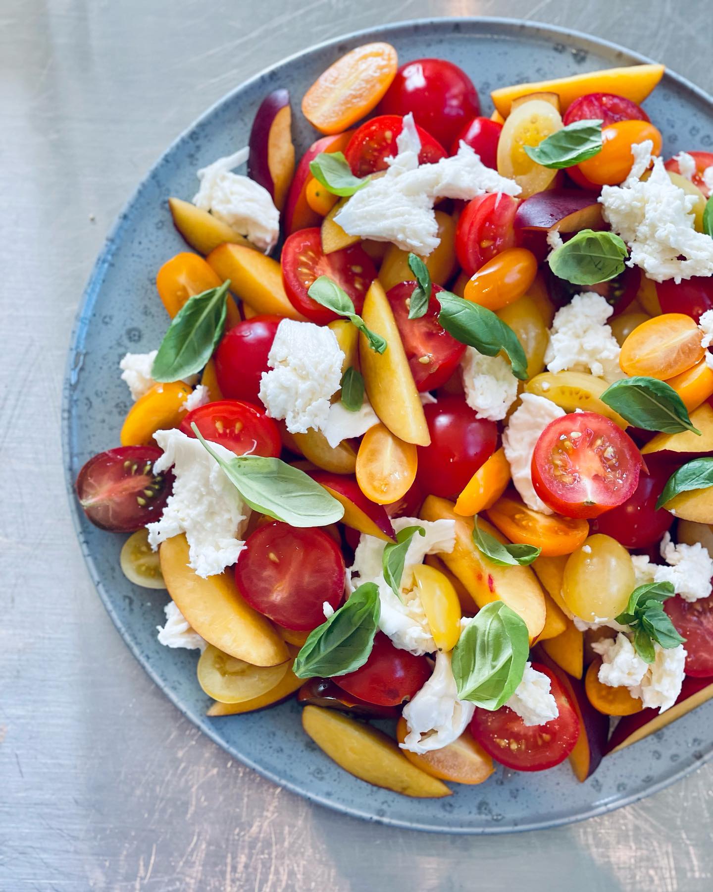 Vild med nektariner ?? 🍑
Så skulle du prøve denne her mega nemme sommersalat. Det eneste du skal bruge er:
- tomater 🍅
- nektariner 🍑
- mozzarella 🧀
- basilikum 🌱
- evt. balsamico glace
💡Husk at du kan gemme opslaget nederst i højre hjørne, så du nemt kan finde det igen
💡Find over 500 opskrifter på www.madmusen.dk
#nektarin #tomat #mozzarella #salat #salad #sommermad #sundmad #sunnmat #healthyfood #deldinmad #instafood #nrkmat #godtno #middag #dinner #grillmad #tilbehør #aftensmad #nemmad #hverdagsmad #hverdagsmat #glutenfree #glutenfri