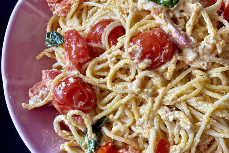 Cremet spaghetti med mascarpone og tomat - Madmusen