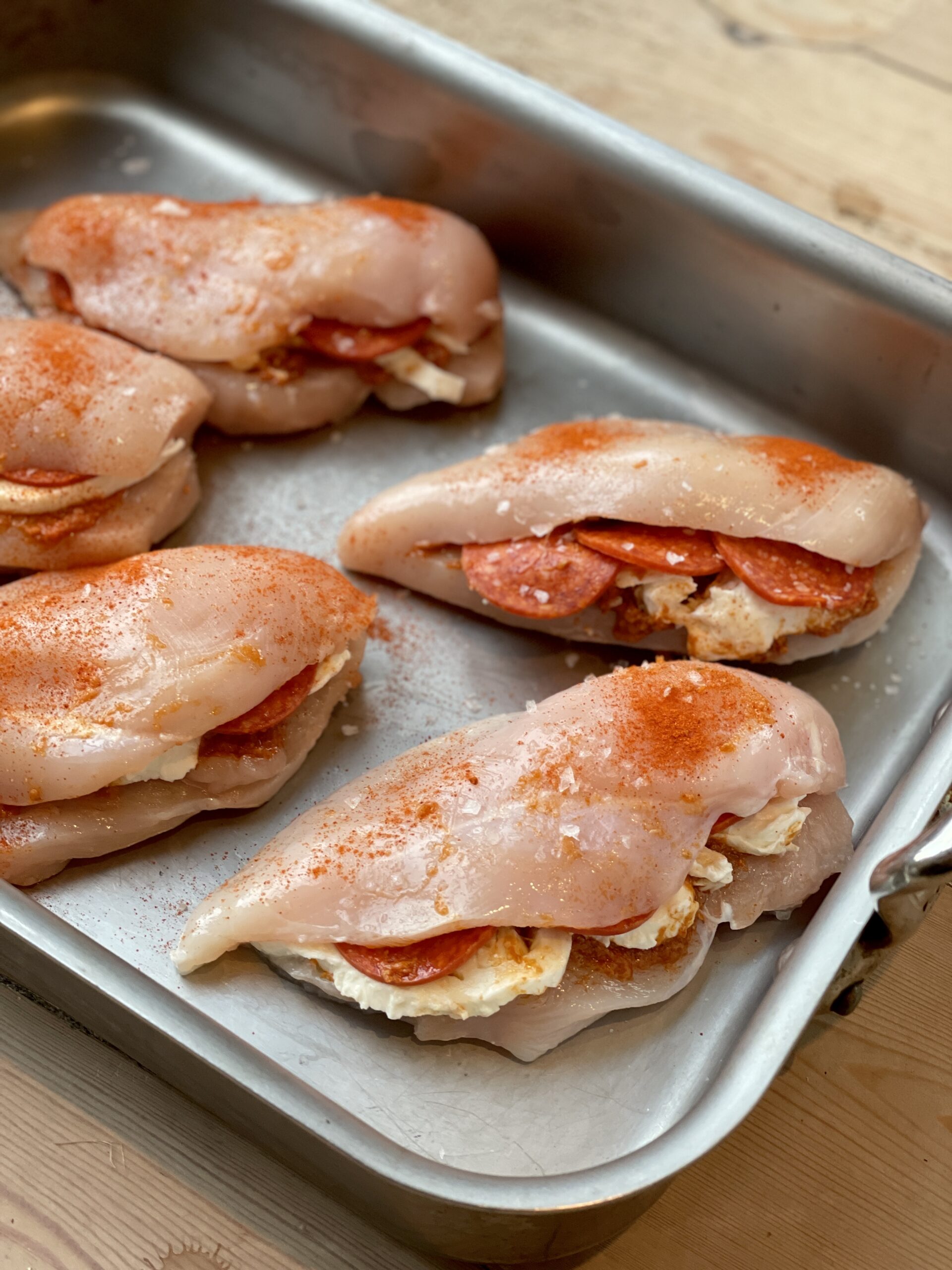 Kyllingebryst i ovn med pepperoni og mozzarella Madmusen