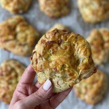 Lækre madpakkeboller med squash, bacon og ost