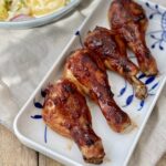 Saftige og smagfulde kyllingelår med barbecue marinade