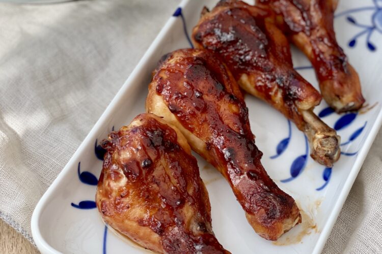 Saftige og smagfulde kyllingelår med barbecue marinade