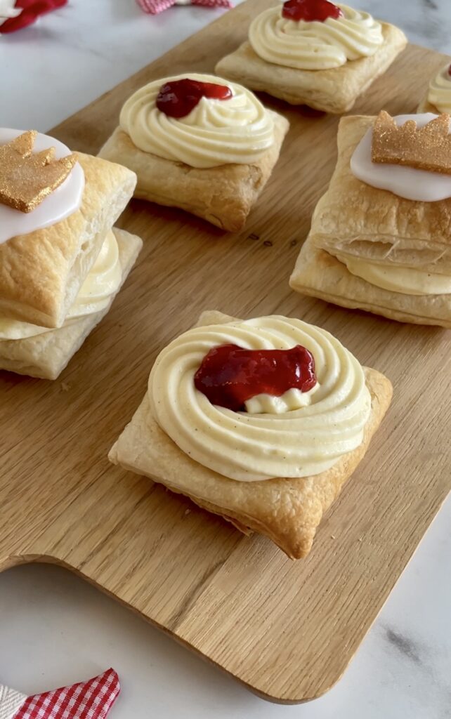 fastelavnsboller med creme og syltetøj