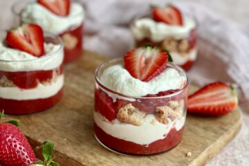 Jordbær/rabarber dessert i glas