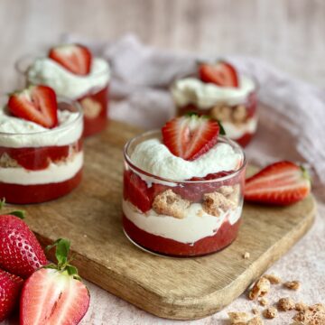 Jordbær/rabarber dessert i glas