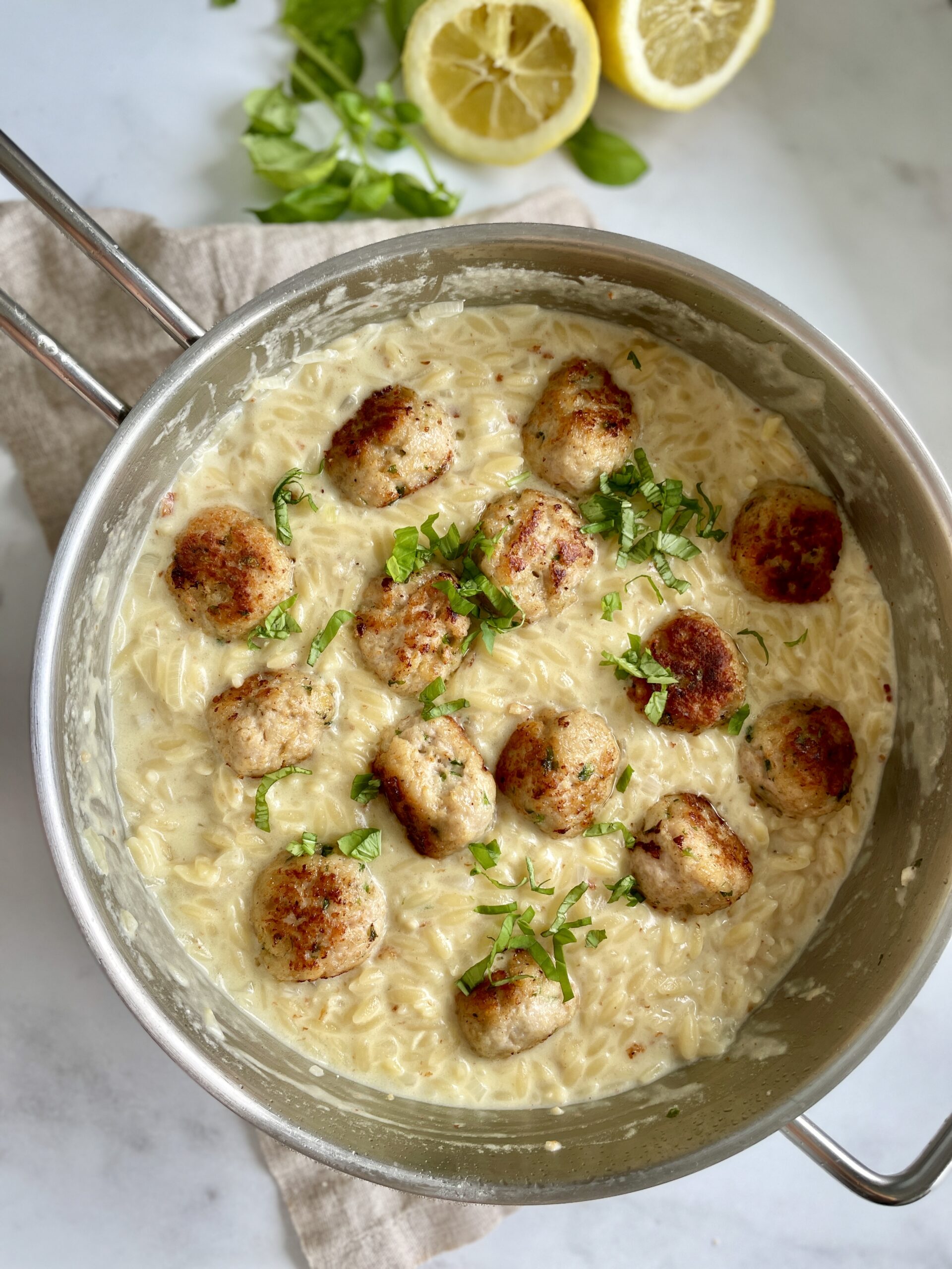 cremet one pan orzo med kødbolle