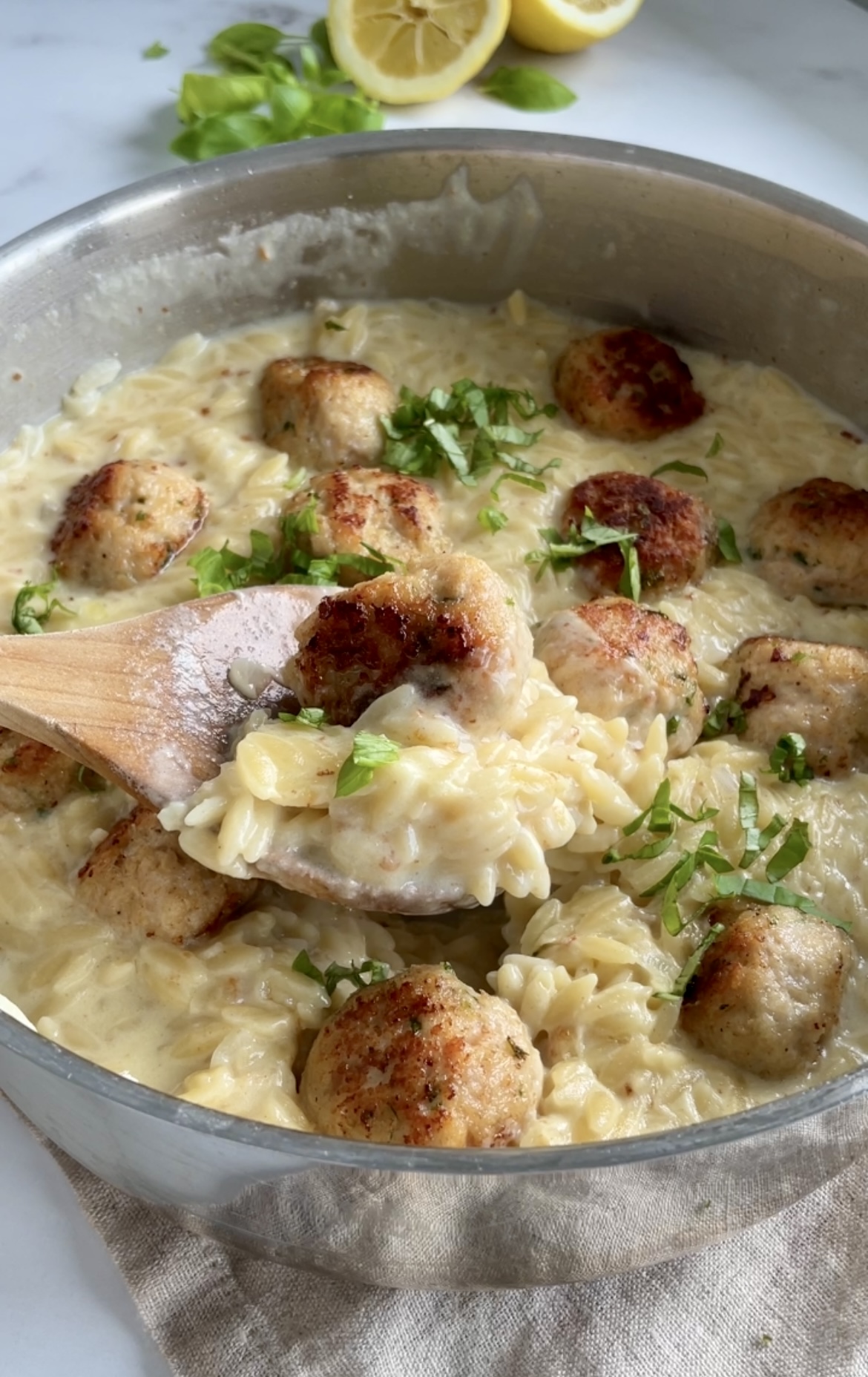 cremet one pan orzo med kødboller