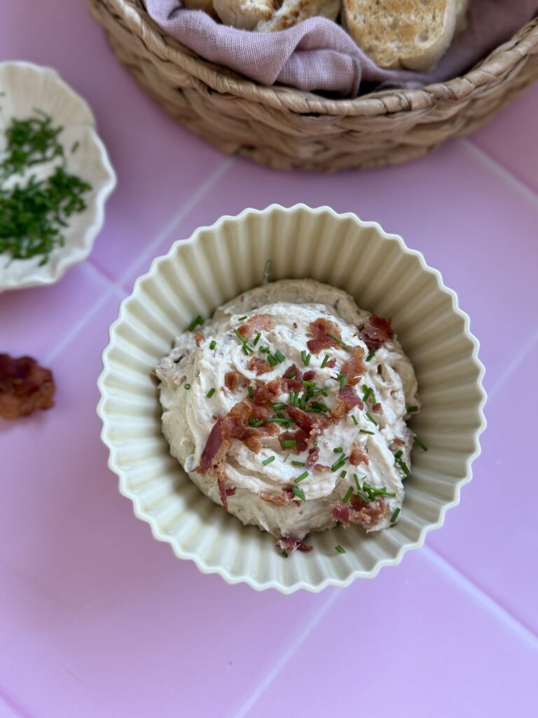 flødeost med bacon og karamelliseret løg 5