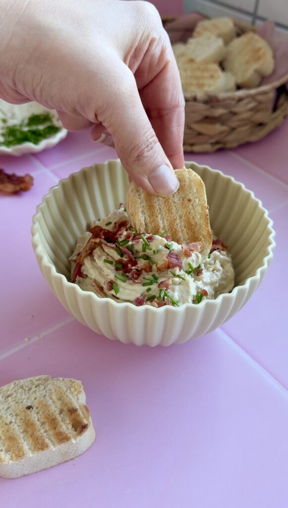flødeost med bacon og karamelliseret løg 5