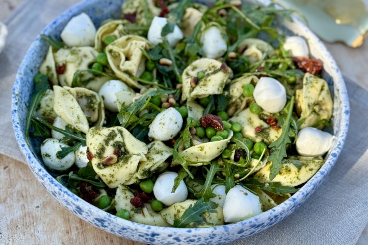 tortellinisalat med pesto og ærte 5