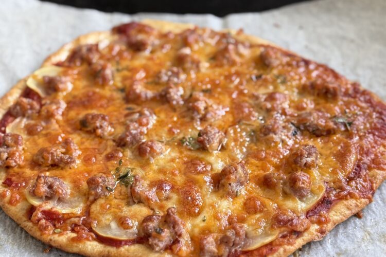 pizzabund med hytteost