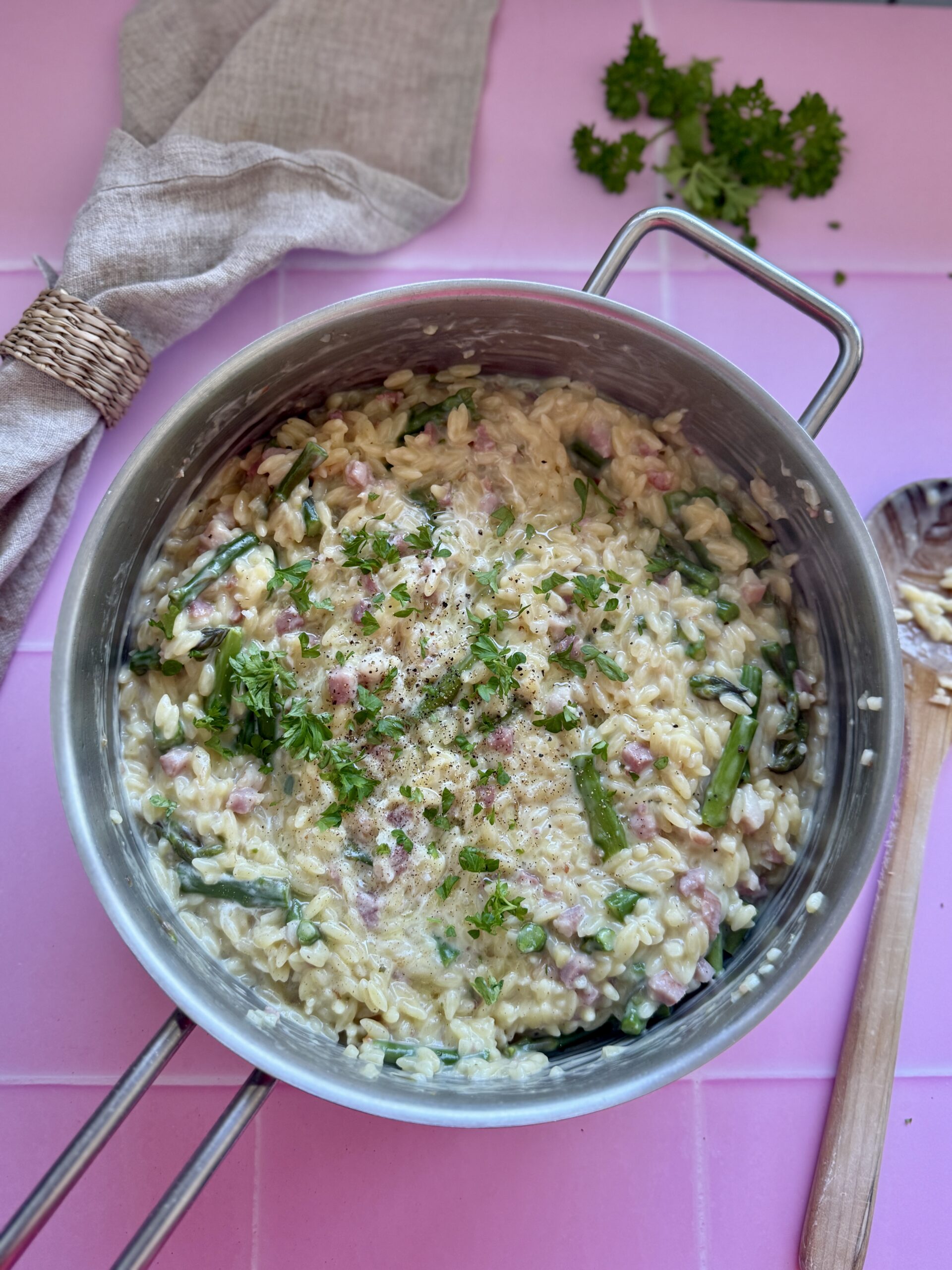 One pot orzo med bacon og asparges 1
