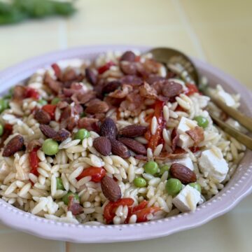orzo pastasalat med bagt peberfrugt og feta