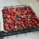 kæmpe chokolade kage til mange med bær 3