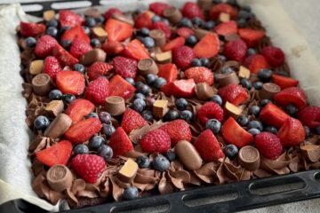 kæmpe chokolade kage til mange med bær 3