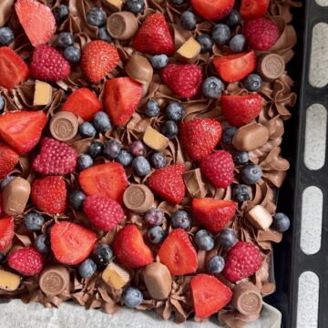 kæmpe chokolade kage til mange med bær 5