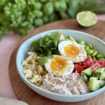 Bowl med cremet tun og æg