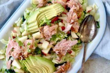 Lynstegt spidskål med spinat og avokado