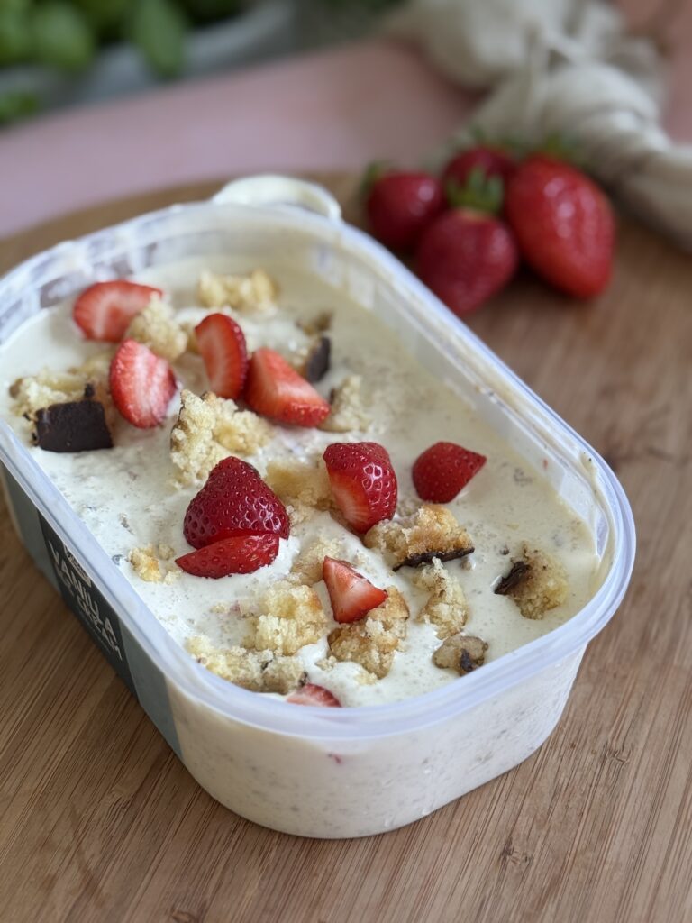 Rørt is a la jordbærkage