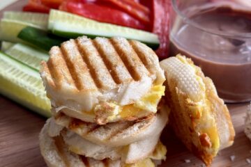 mini toast med scrambled eggs