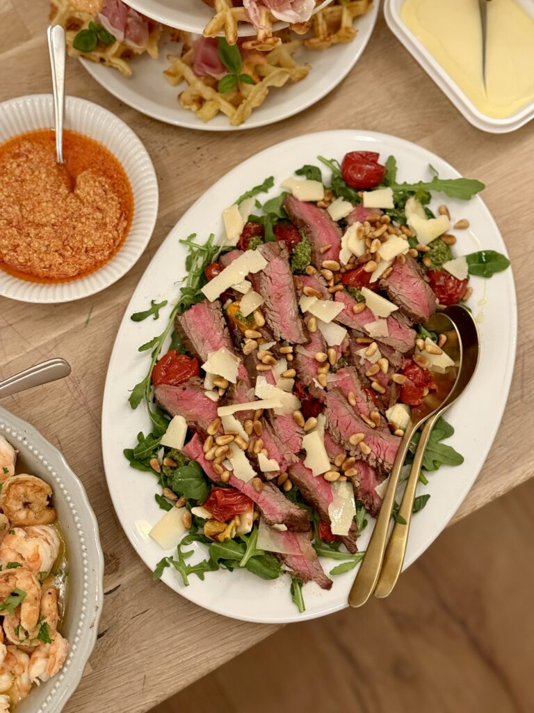 Steaksalat med rucola og parmesan