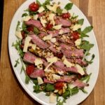 steaksalat med rucola og parmesan - italiensk inspireret opskrift
