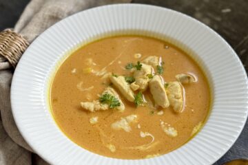 Karrysuppe med fersken og kylling