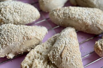 Koldhævede boller med ølandshvede