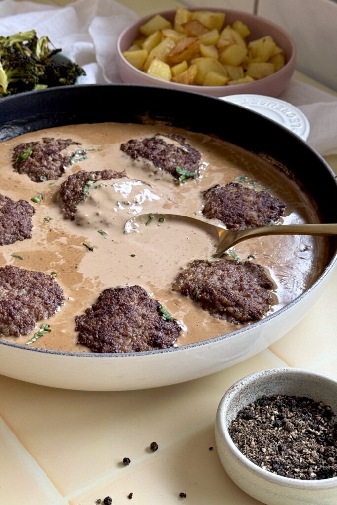 hakkebøffer med pandesovs