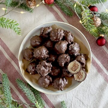 jule konfektkugler med daim, nougat og marcipan