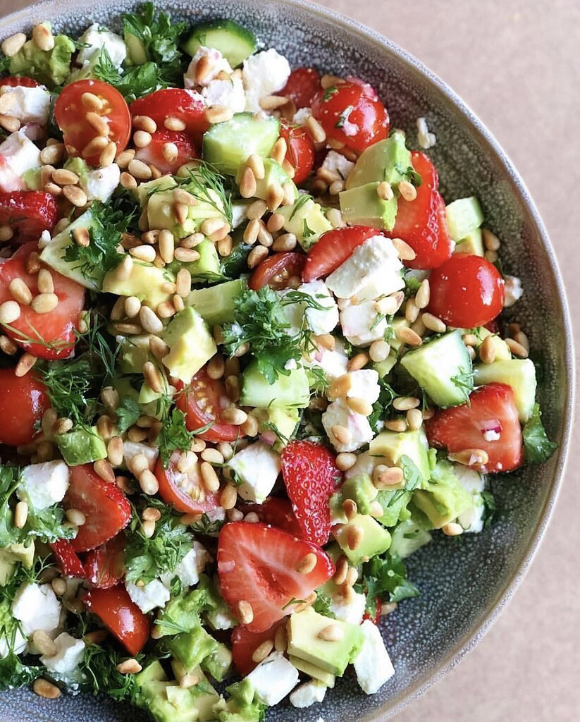 Sommersalat med jordbær,feta og avokado