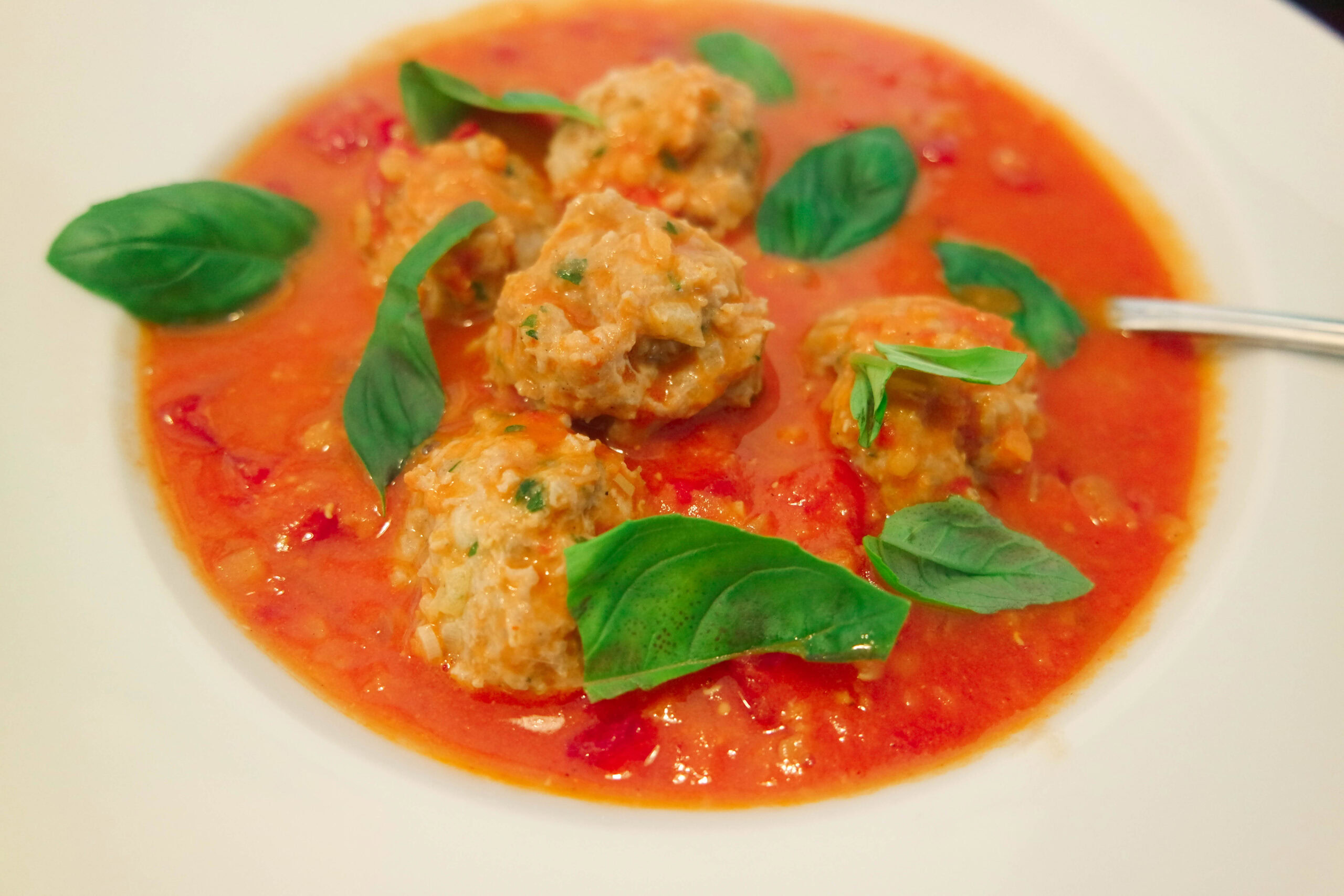 Tomatsuppe med røde linser og kokosmælk