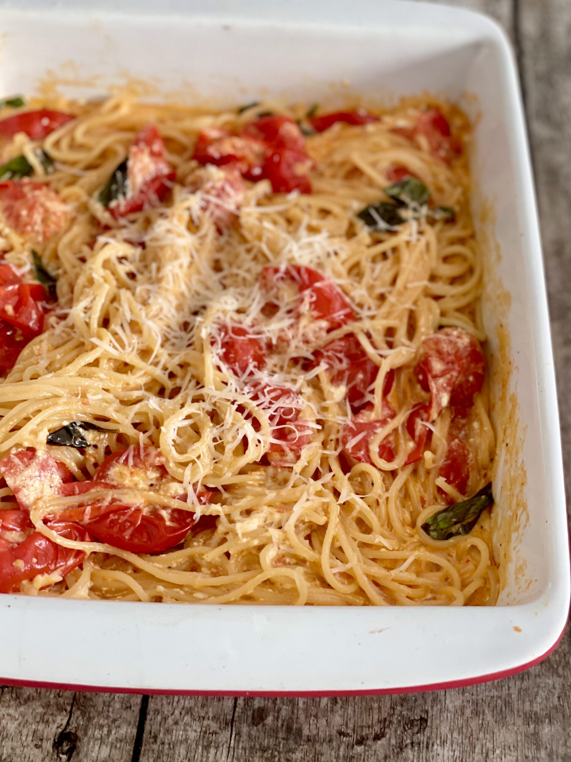Cremet spaghetti med mascarpone og tomat