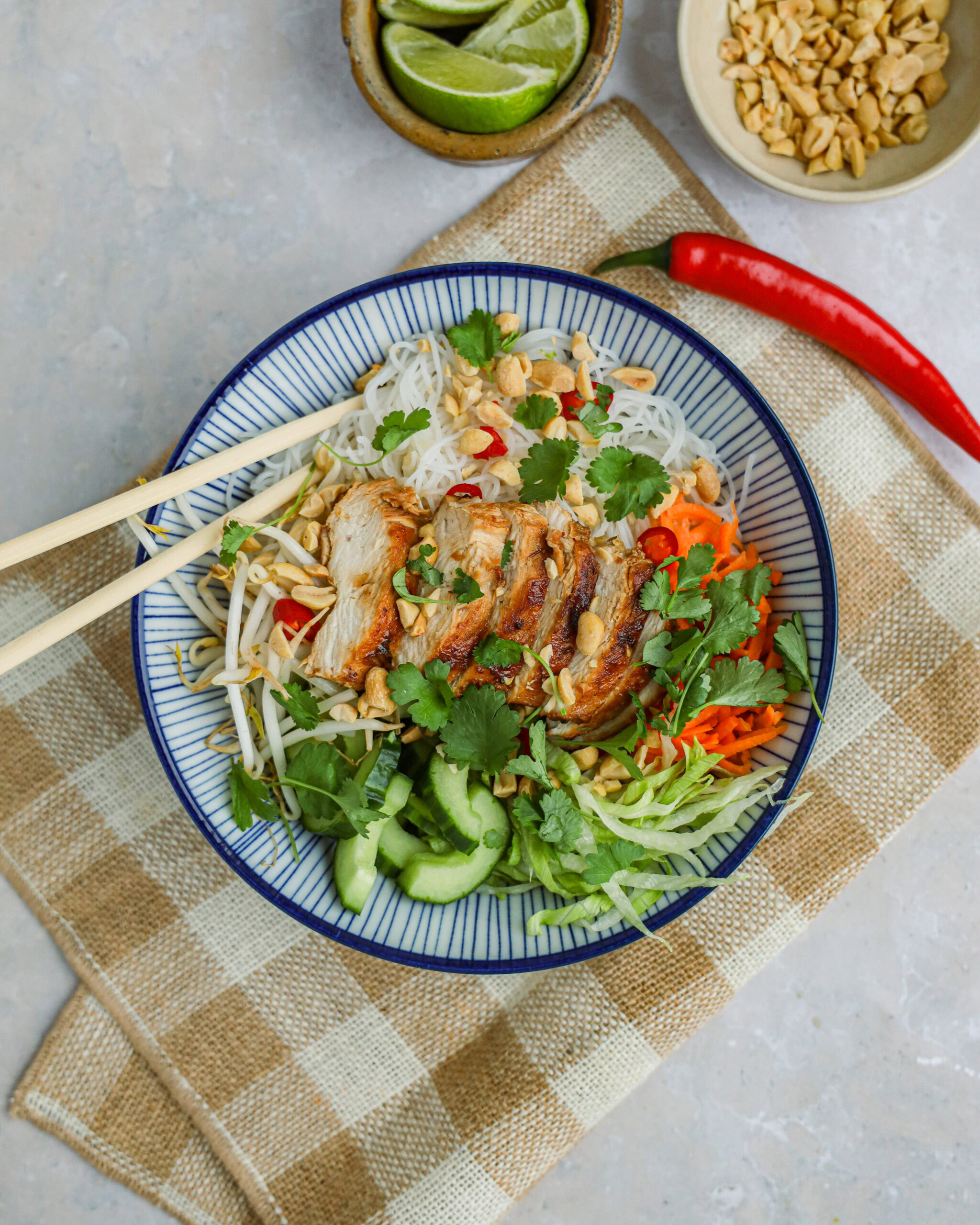 Vietnamesisk nudelsalat med kylling