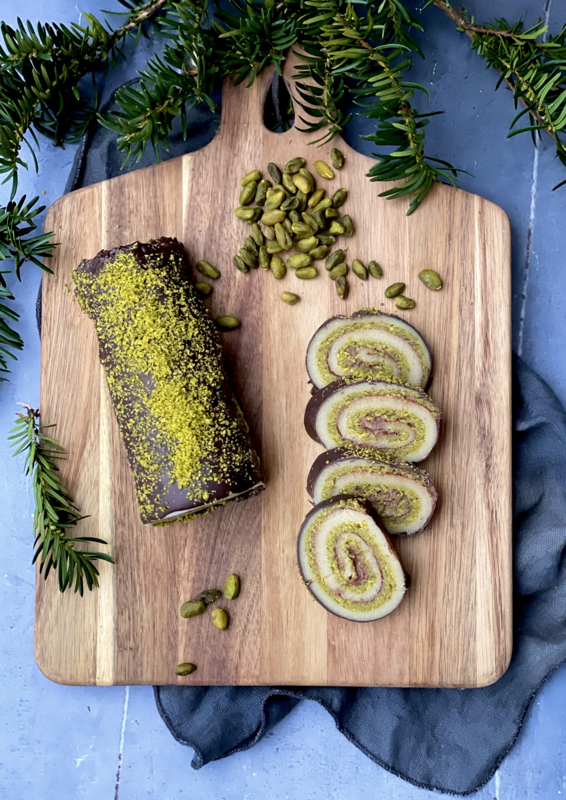 Konfektrulle med nougat og pistacie