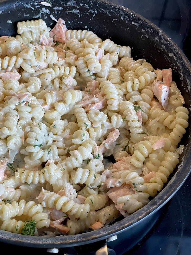 Cremet pasta med laks