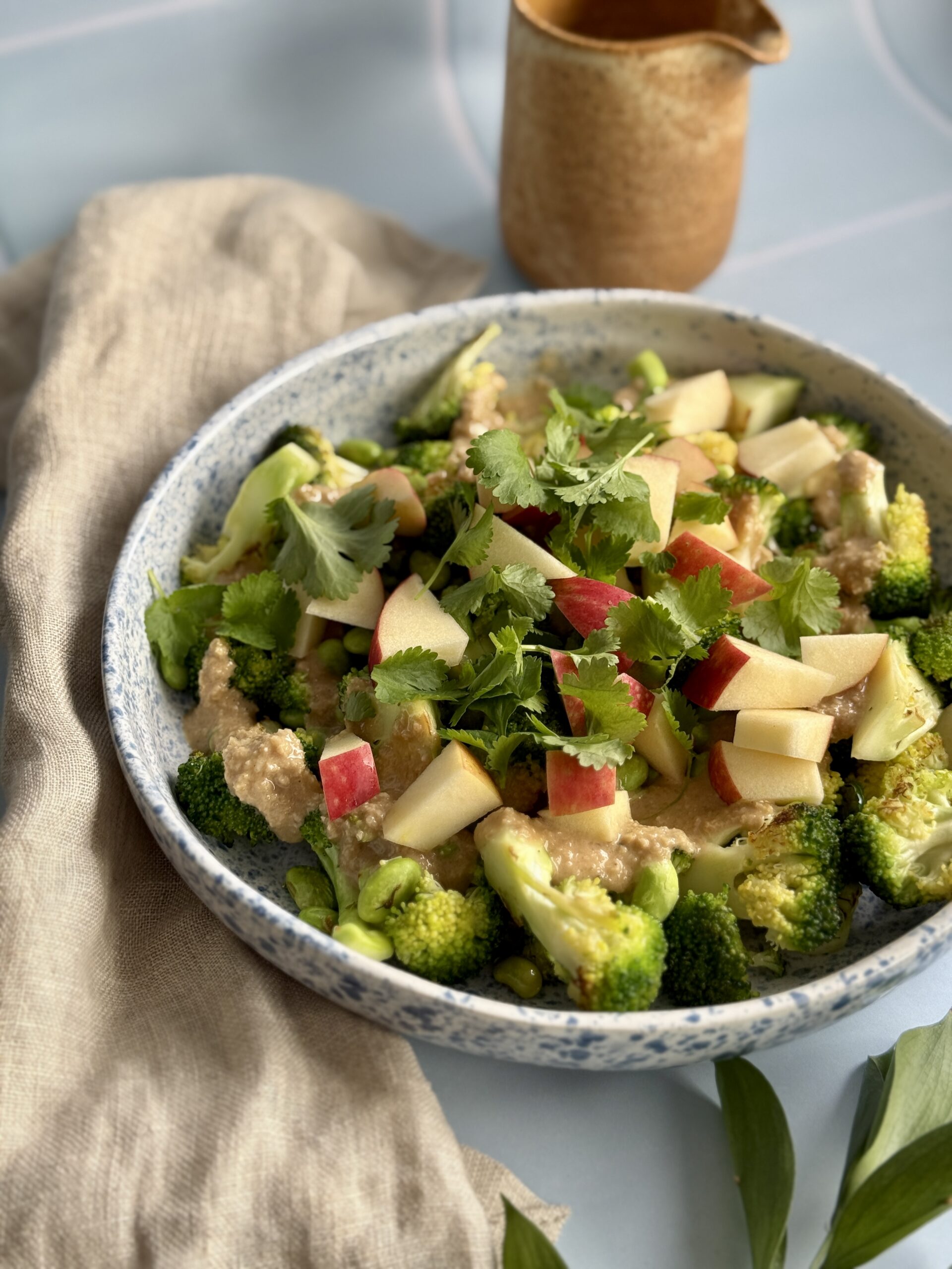 Broccolisalat med gomadressing
