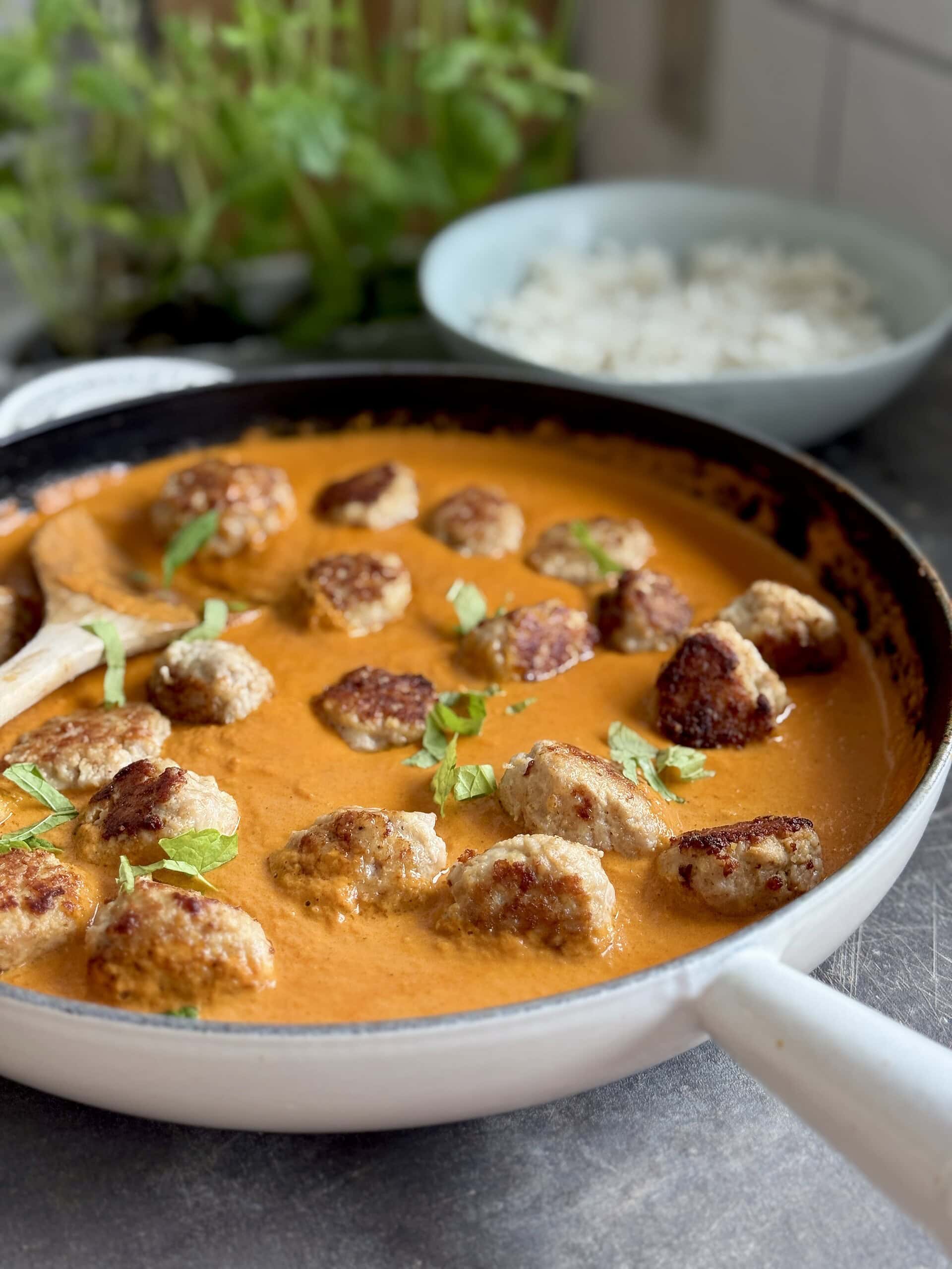 butter chicken med kødboller 