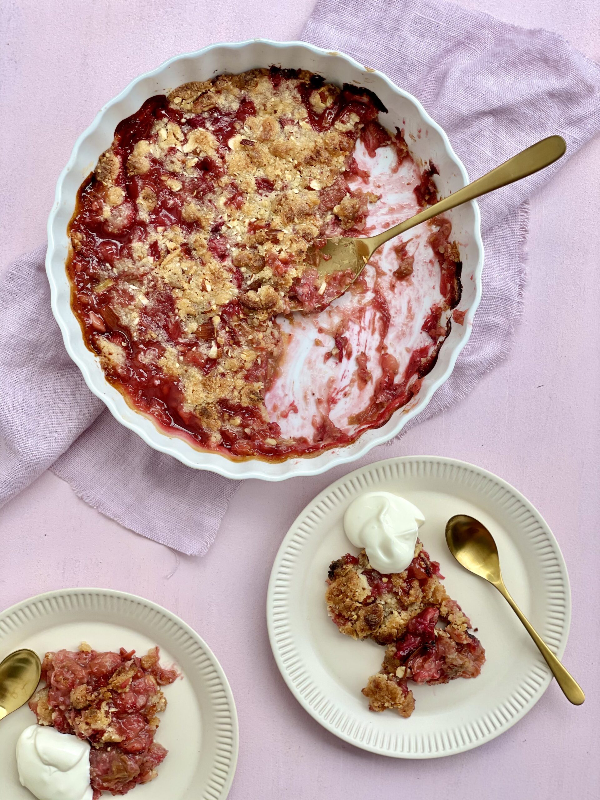 Rabarber/jordbær crumble