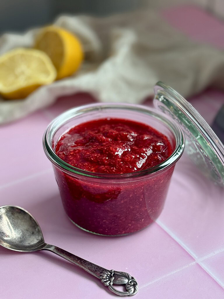 hindbærkompot med chiafrø