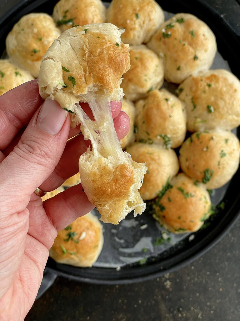 Hvidløgsboller med smeltet ost
