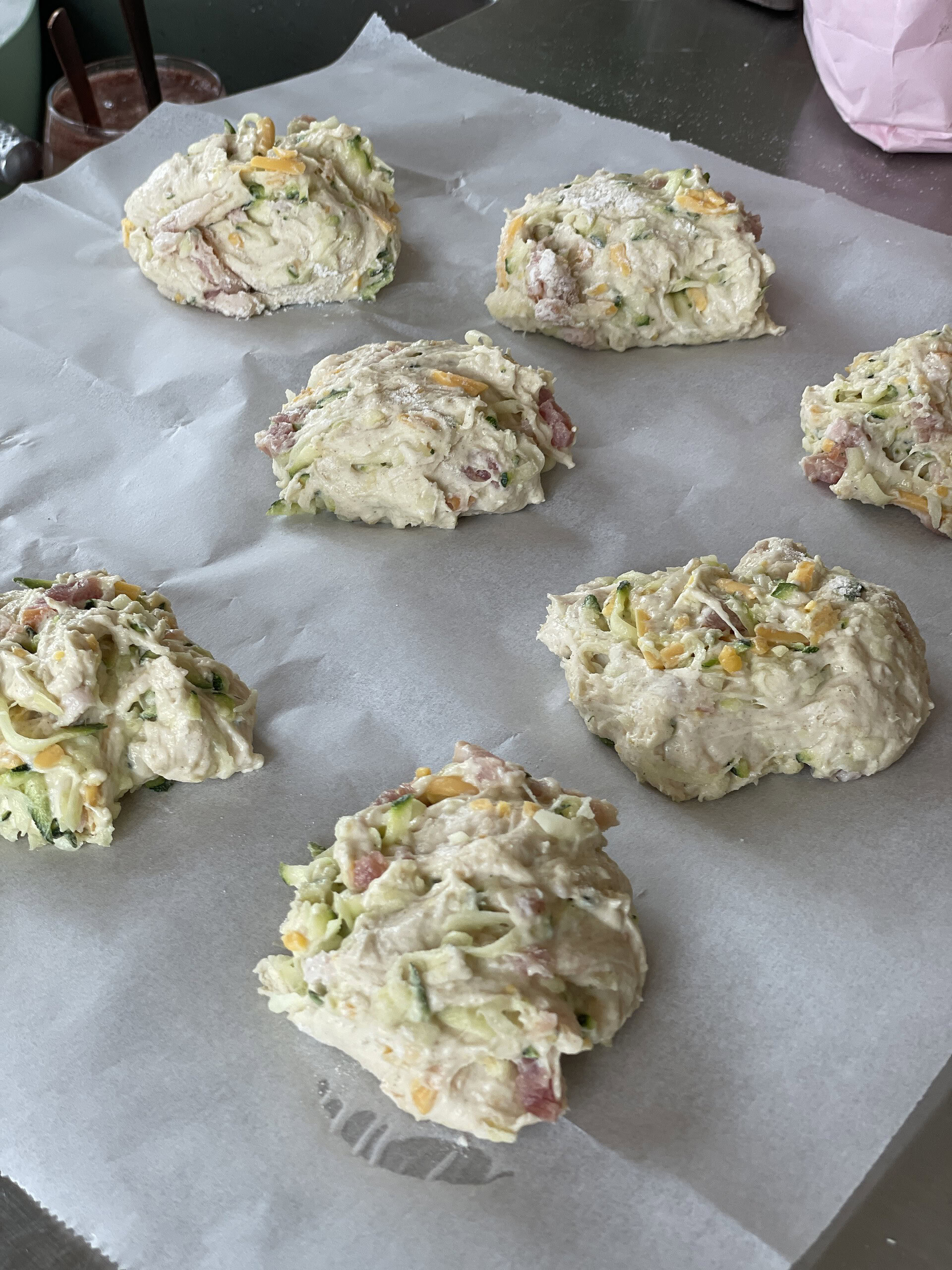 Nemme madpakkeboller med squash, ost og bacon