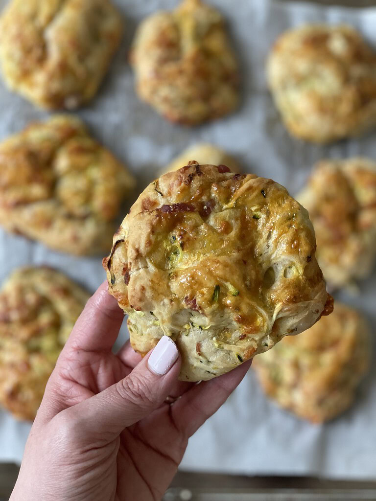 Lækre madpakkeboller med squash, bacon og ost