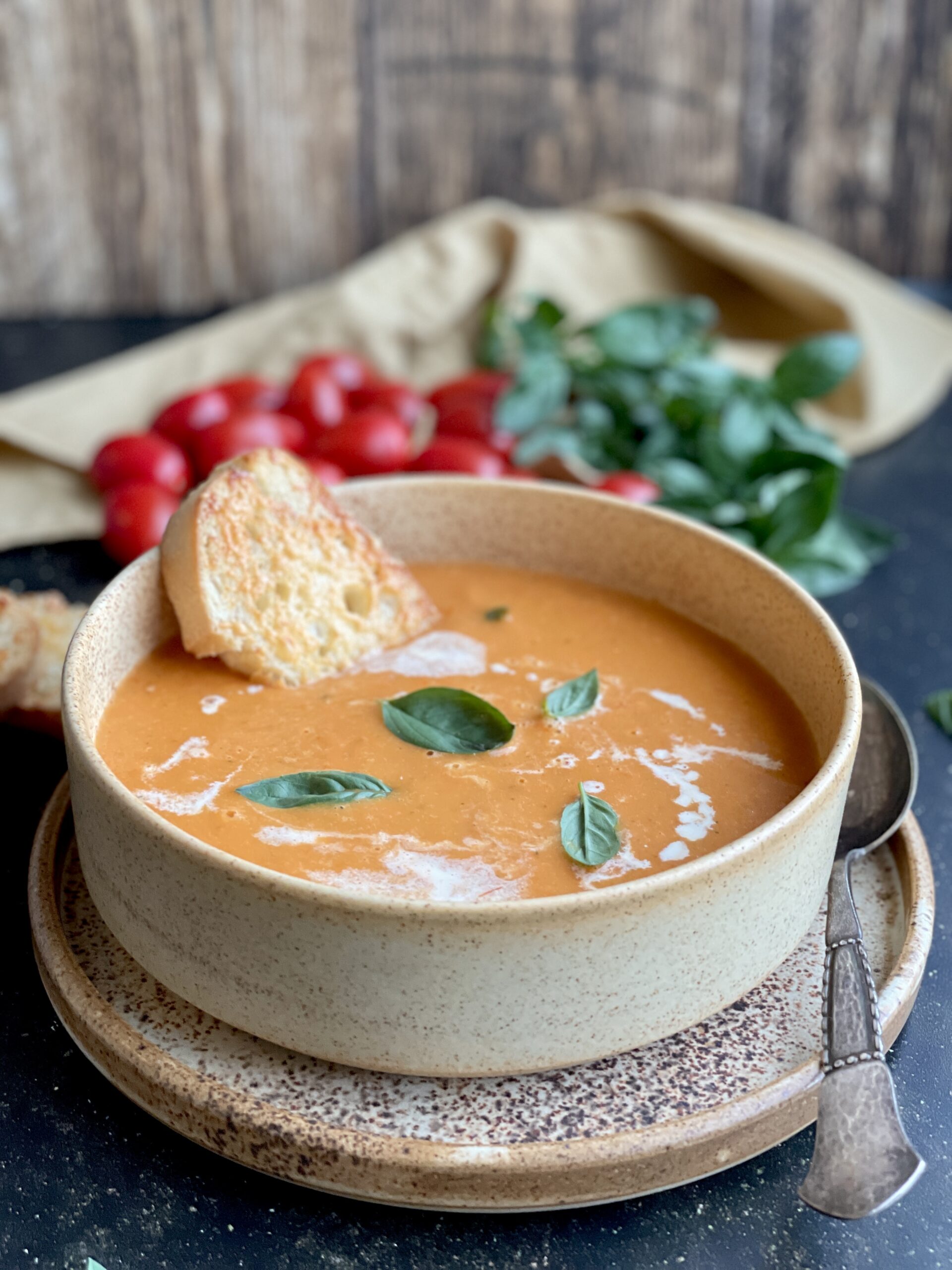Bagt tomatsuppe
