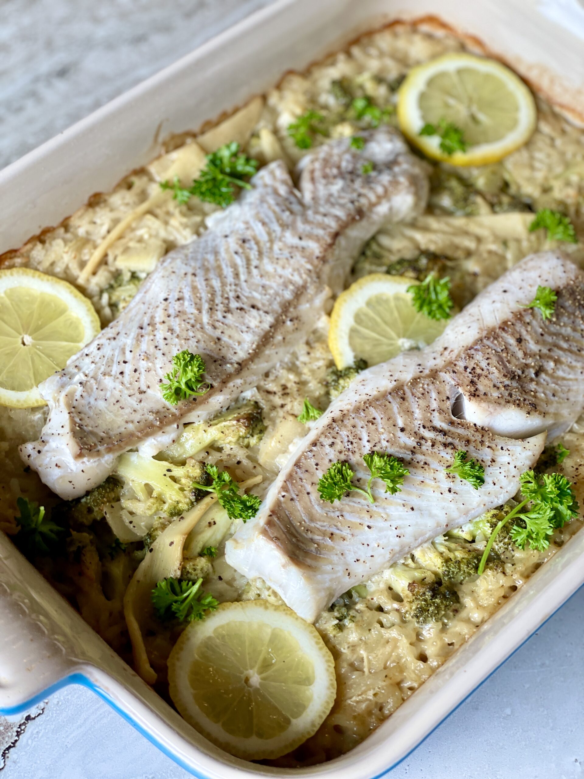 One pan med ris, grøn karry og sej