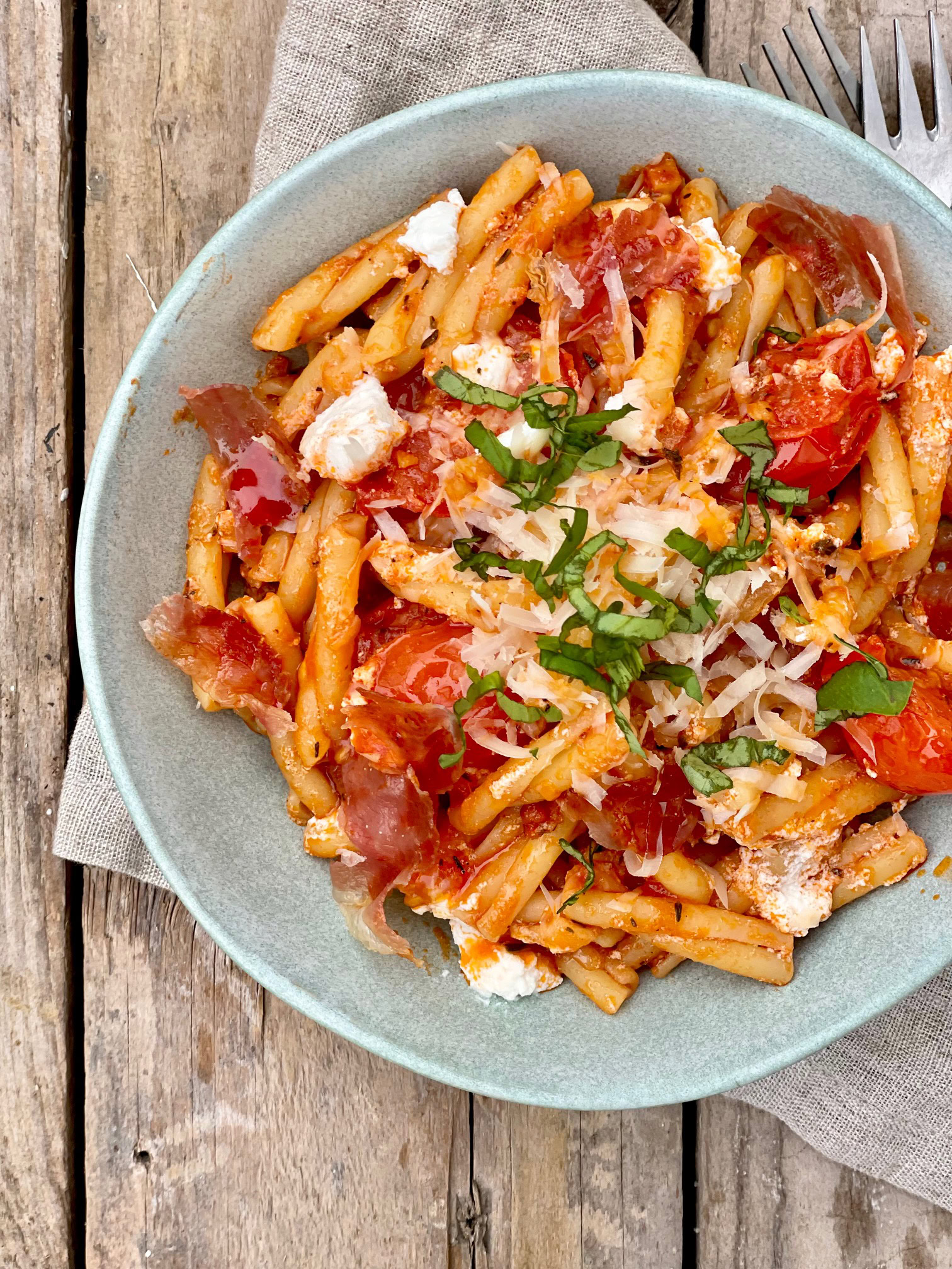 Pasta med ricotta og tomat