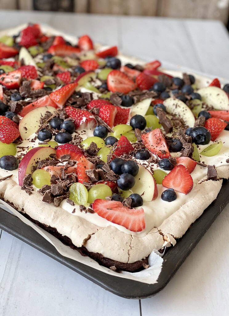 frugtlagkage med chokoladebund